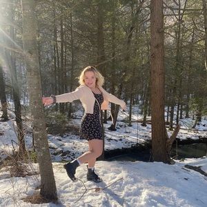 Meet your Posher, Larissa